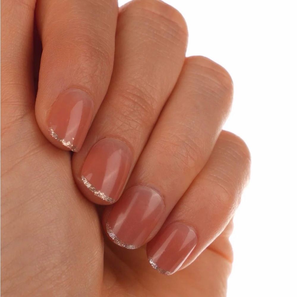 OLD MONEY HONEY I GLOSS
SHORT SQUARE PRESS-ON NAILS